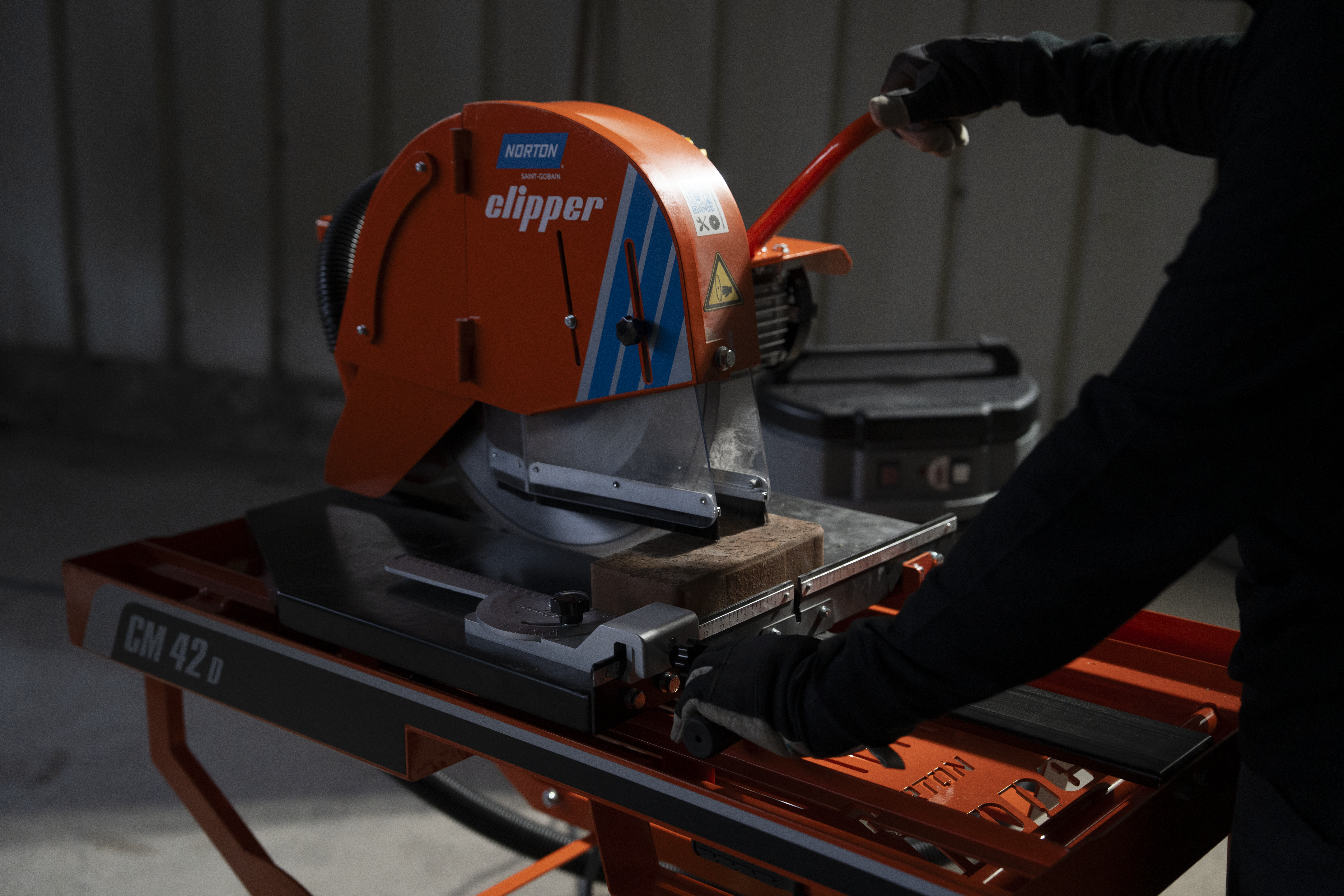 Norton Clipper CM42 masonry saw equipped with Pro Universal Silencio blade for quieter, precise dry cutting.
