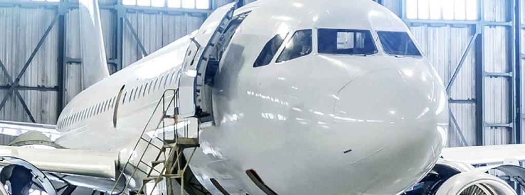 Schleifanwendung am Flugzeugrumpf und Tragflächen