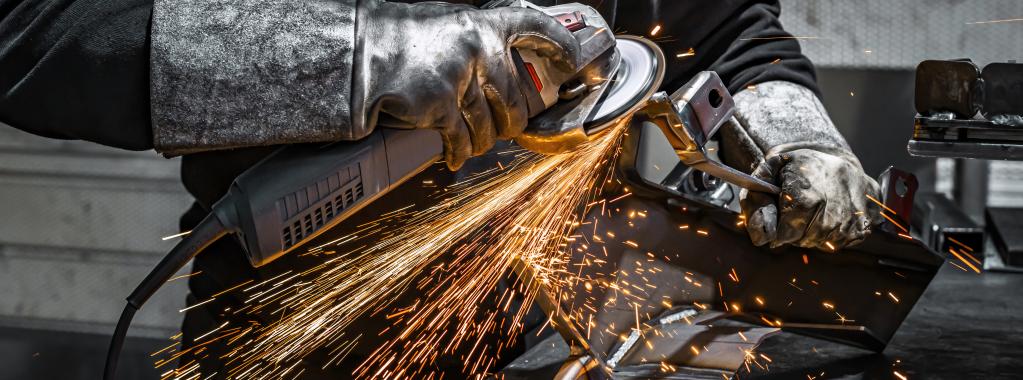 worker-grinding-piece