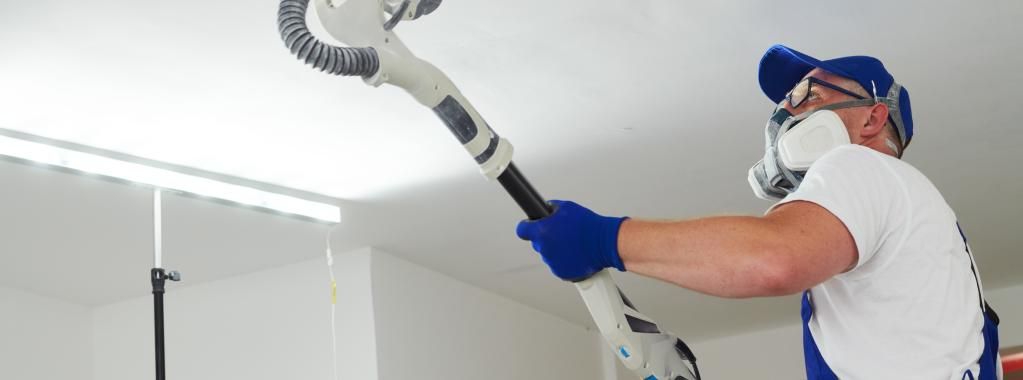 poncer avec ponceuse à plafond