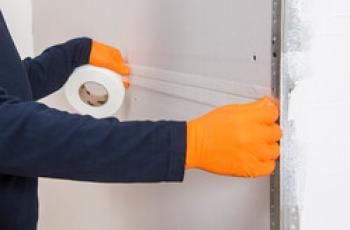 Taping a drywall seam