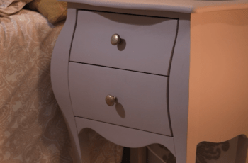 Table de chevet rénovation miniature
