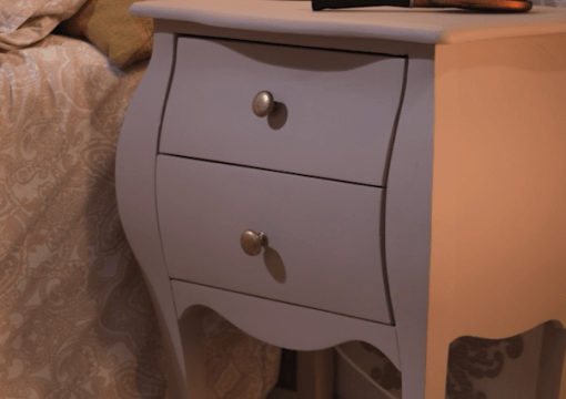 Table de chevet rénovation miniature