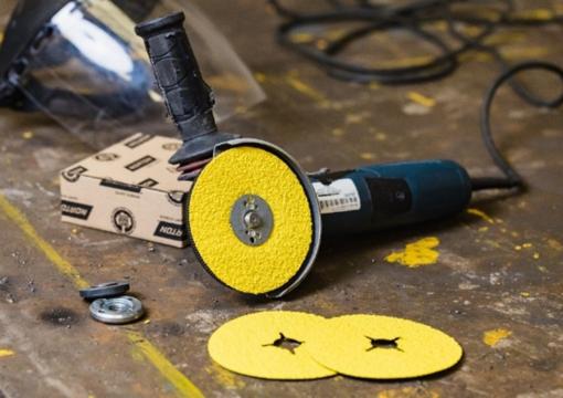 RazorStar fibre disc on Angle Grinder
