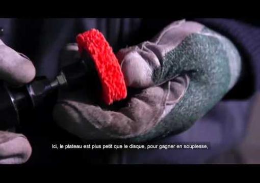Eliminer de la rouille sur des zones difficiles d'accès avec une mini meuleuse d'angle