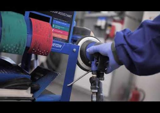 Comment préparer une voiture pour appliquer l’apprêt et la peinture ?