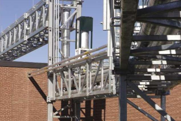 High-pressure piping at the Saint-Gobain powerhouse