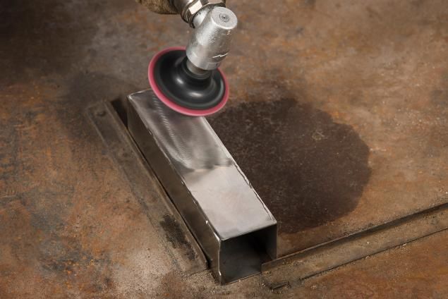 Operator using a Norton quick-change disc