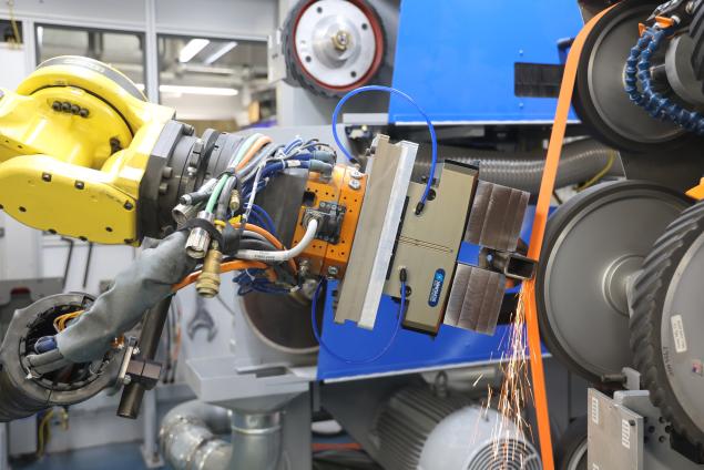 img-robotic-arm-weld-grind