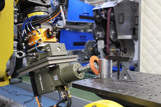 img-robotic-arm-flap-disc