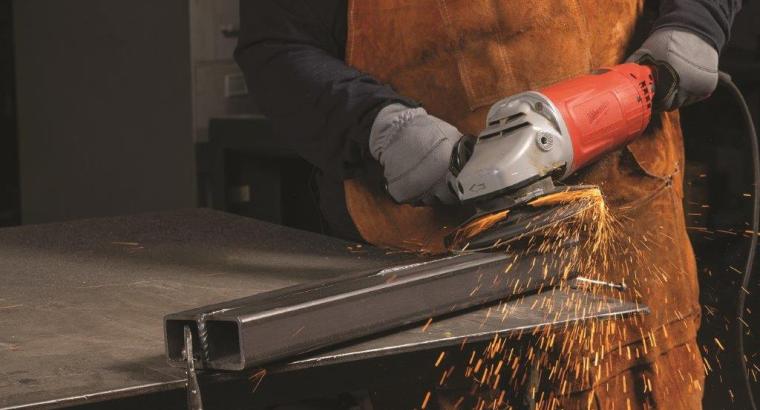 Operator using a Norton RazorStar fiber disc