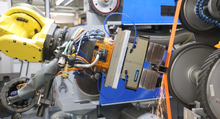 img-robotic-arm-weld-grind