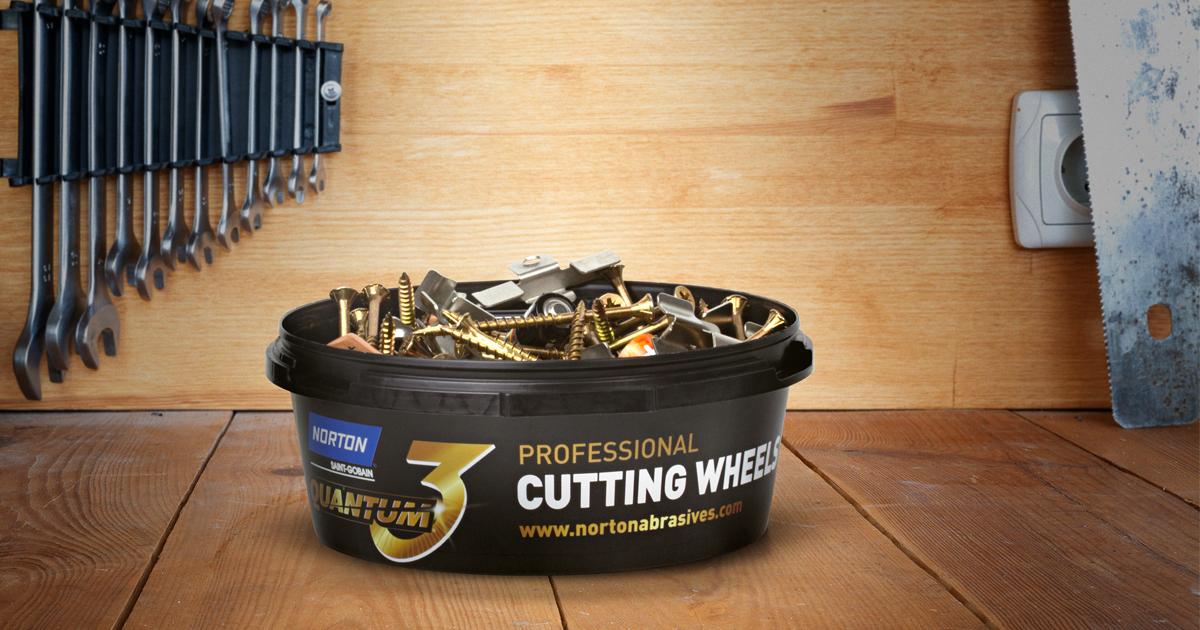 Upcycling a plastic tub into man tin