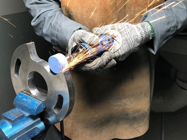 Man grinding with Quantum Mounted Point