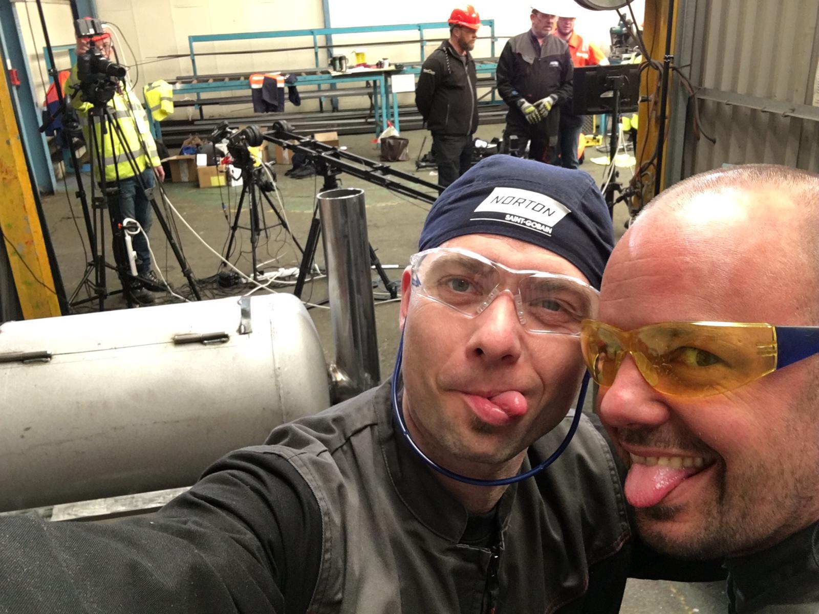 on set bbq randy and tamas