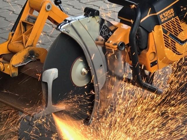 Norton cutting disc for rail